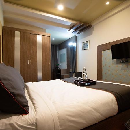 Oyo 79355 Collection O Hotel Adona Meenangadi ภายนอก รูปภาพ