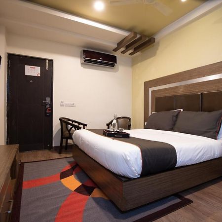 Oyo 79355 Collection O Hotel Adona Meenangadi ภายนอก รูปภาพ