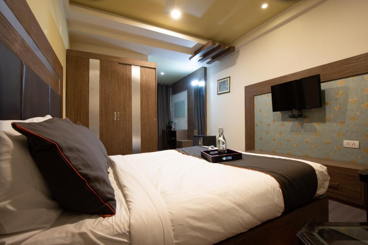 Oyo 79355 Collection O Hotel Adona Meenangadi ภายนอก รูปภาพ