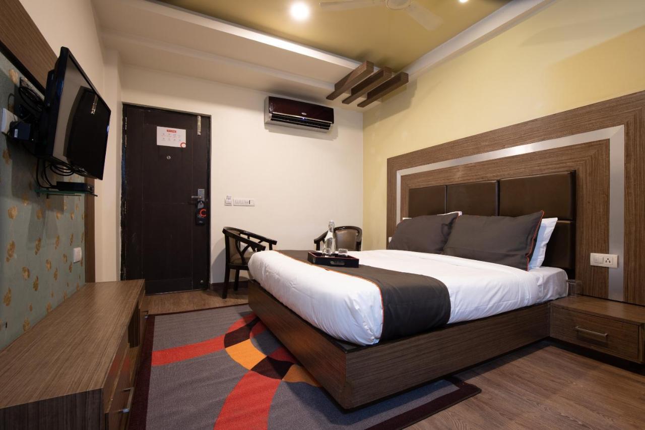 Oyo 79355 Collection O Hotel Adona Meenangadi ภายนอก รูปภาพ