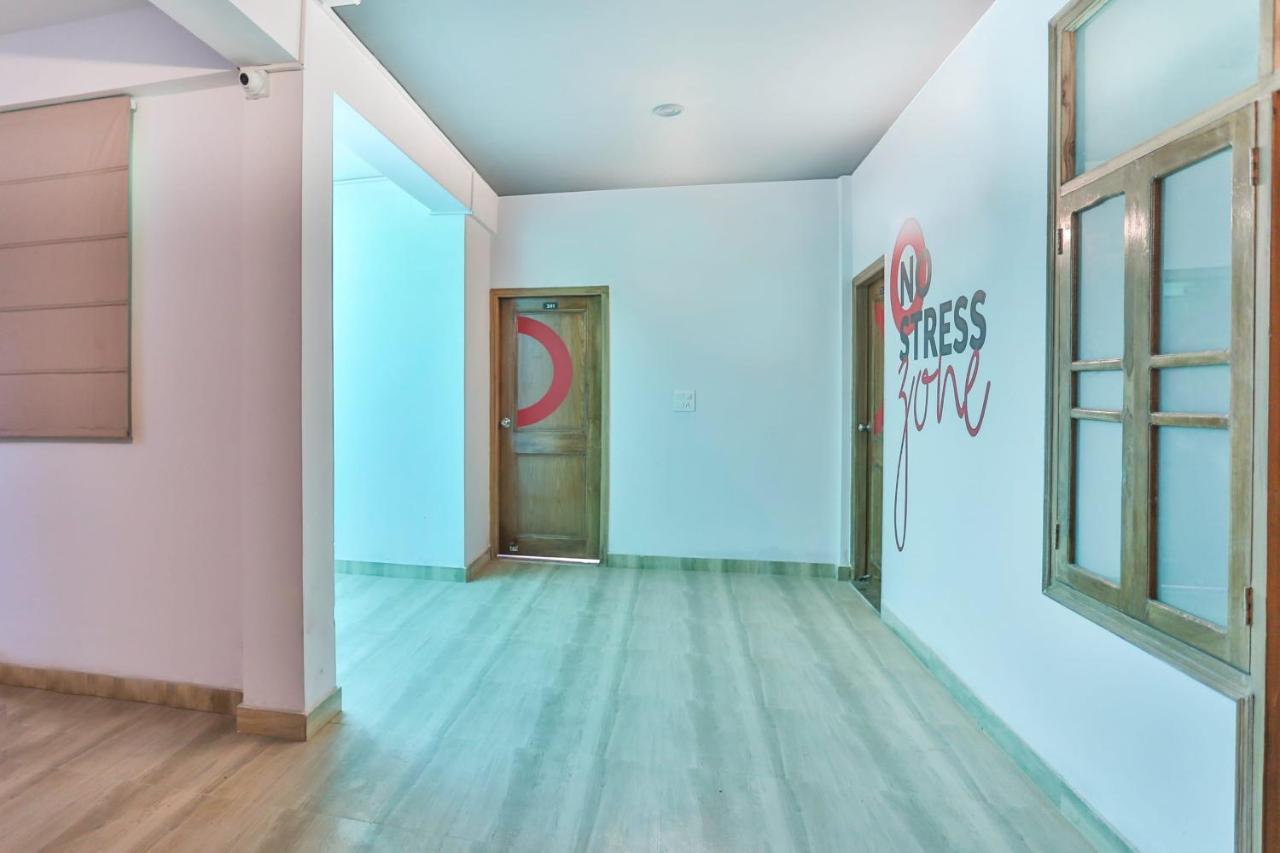 Oyo 79355 Collection O Hotel Adona Meenangadi ภายนอก รูปภาพ