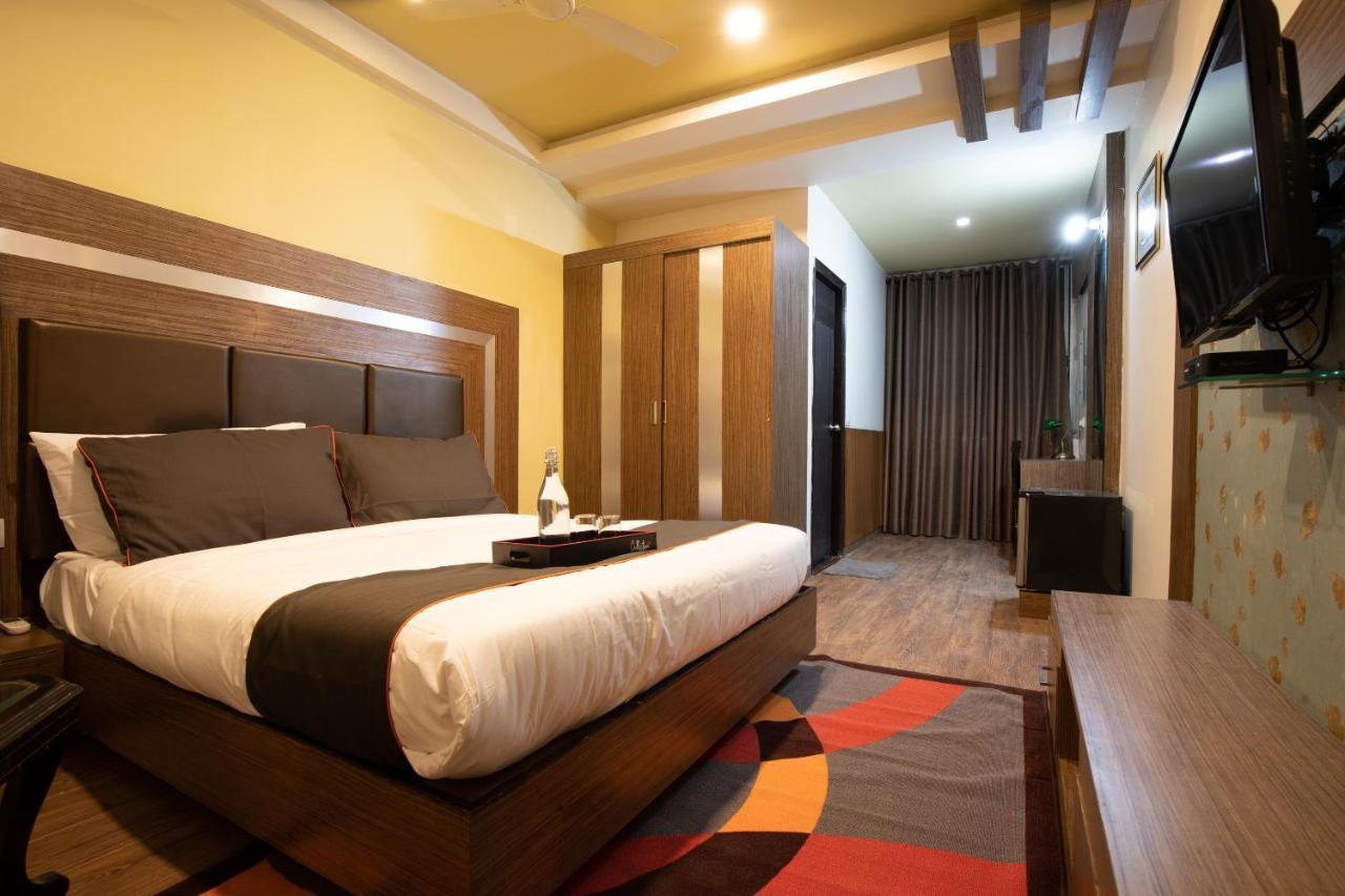 Oyo 79355 Collection O Hotel Adona Meenangadi ภายนอก รูปภาพ